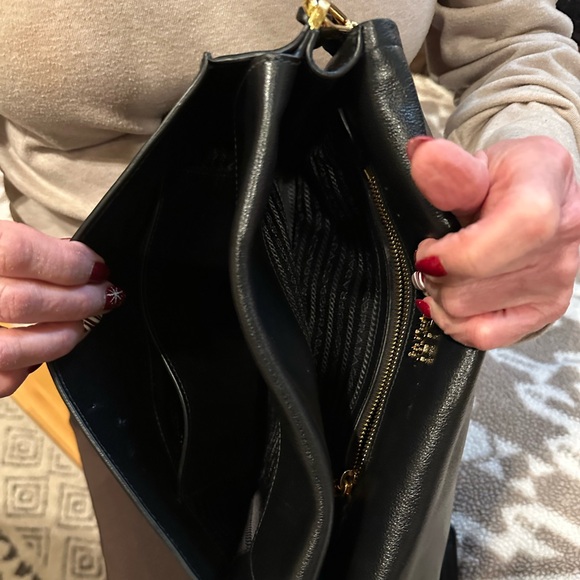 PRADA LEATHER PURSE WITH PROOF OF AUTHENTICITY - Picture 13 of 13